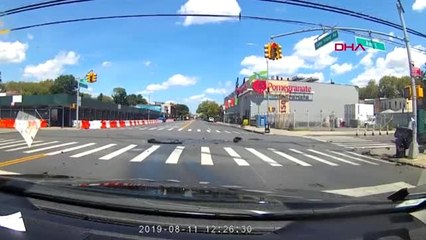 DHA DIŞ - Kazayla savrulan cip, bisikletliyi biçti