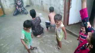 karachi rain & thunderstorm childrens enjoying please subscribe us
