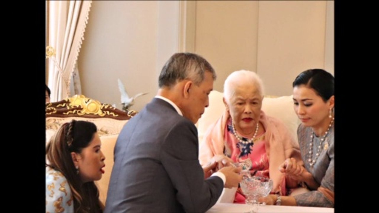 พระพันปีหลวงสิริกิติ์ ออกงานให้คนได้เห็นพระพักตร์แต่พระราชินีนุ้ย สุทิดา เสนอหน้าเบียดทุกคนจนเกินงาม!!!