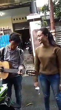 Pengamen suara merdu ...jakarta