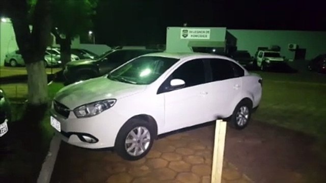 Veículo que teria sido utilizado em tentativa de homicídio é apreendido com marcas de bala