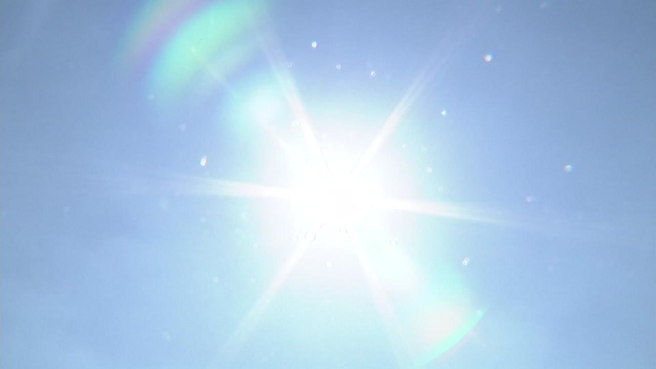 [날씨] 전국 폭염특보...내일도 35℃ 무더위 / YTN