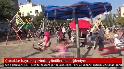 Çocuklar bayram yerinde gönüllerince eğleniyor