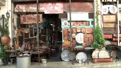 Emekli resim öğretmeni bakır işlemeciliği sanatından vazgeçemiyor