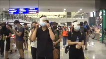 Continua el caos en el aeropuerto de Hong Kong