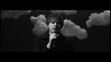 Lewis Capaldi - Hold Me While You Wait