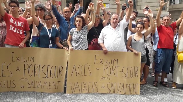 Centenares de personas piden un puerto seguro para el Open Arms y Ocean Viking