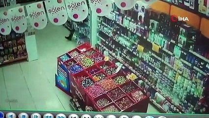 Kaçan kurbanlık dana markete girdi