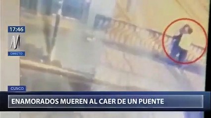 ముద్దుల్లో మునిగి బ్రిడ్జ్ నుండి కిందకి పడ్డ జంట  (వీడియో)