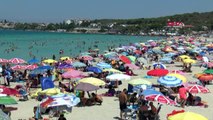 İZMİR Çeşme Ilıca plajından bayram yoğunluğu