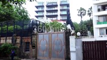 Watch Shahrukh Khan from Mannat Wave to his Fans on Eid-Al-Adha