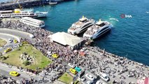 İstanbullular Eminönü iskelesine akın etti, yoğunluk havadan görüntülendi