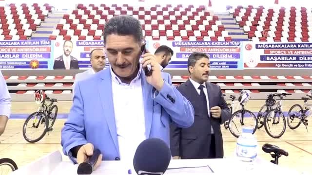 Yetim ve öksüz çocuklara bayramlık bisiklet