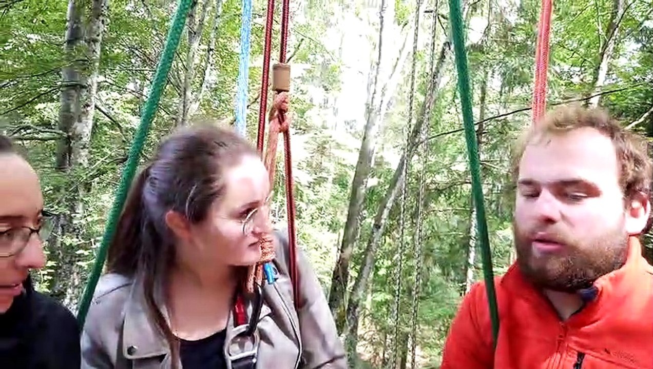 Déjeuner au resto branché dans les arbres à huit mètres de haut à Chaffois