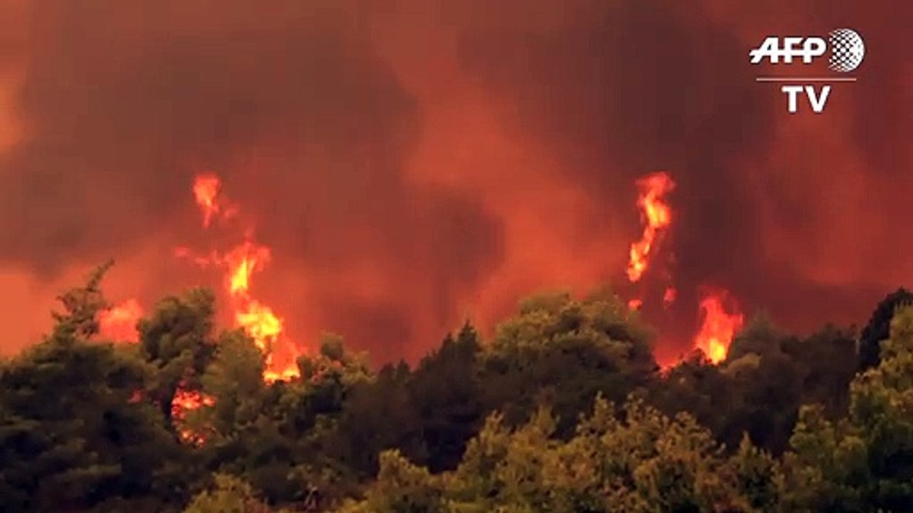 Incêndio se estende na ilha grega de Eubeia