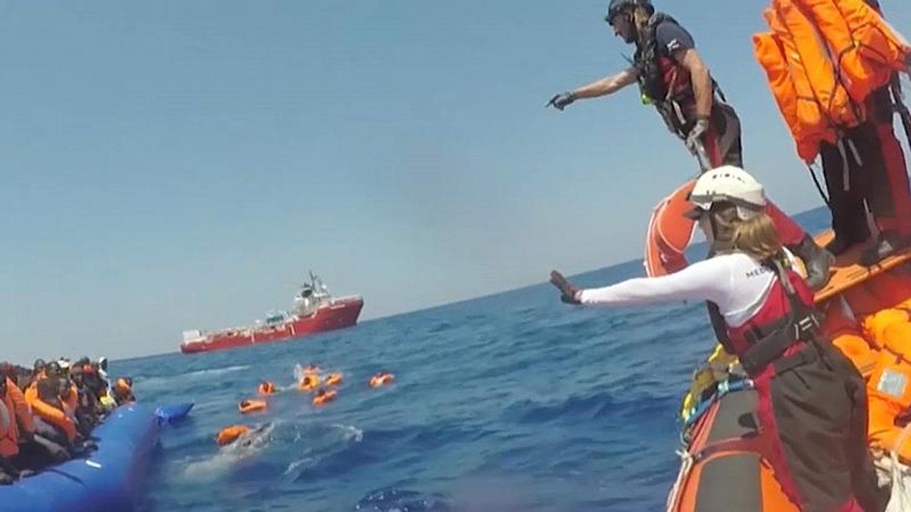 Rettungsschiffe nehmen 507 Migranten an Bord