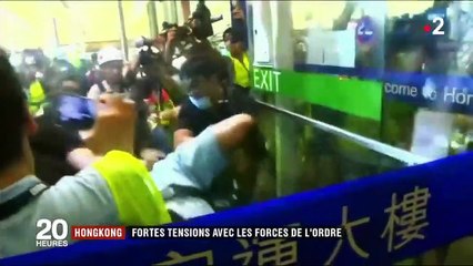 Hong Kong : la manifestation pacifique dégénère