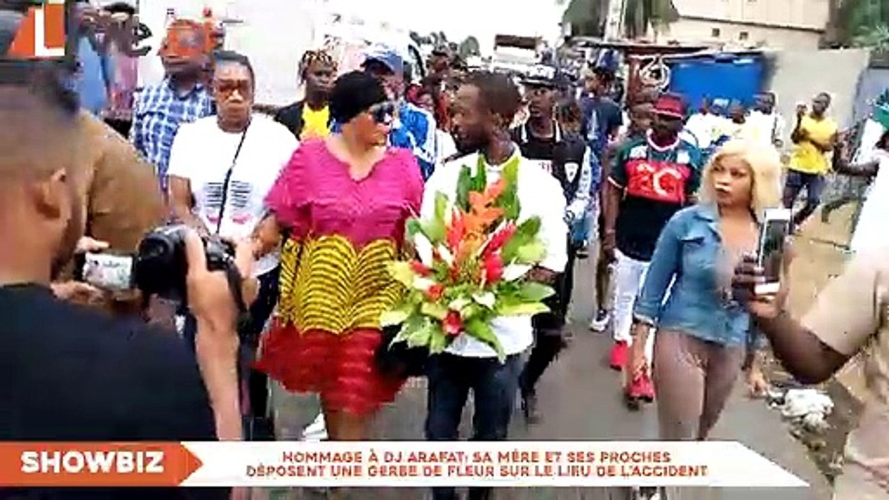 Hommage à Dj Arafat- Sa mère et ses proches déposent une gerbe de fleur sur le lieu de l’accident
