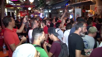 Liverpoollu taraftarlar maç öncesi İstanbul'da doyasıya eğlendi