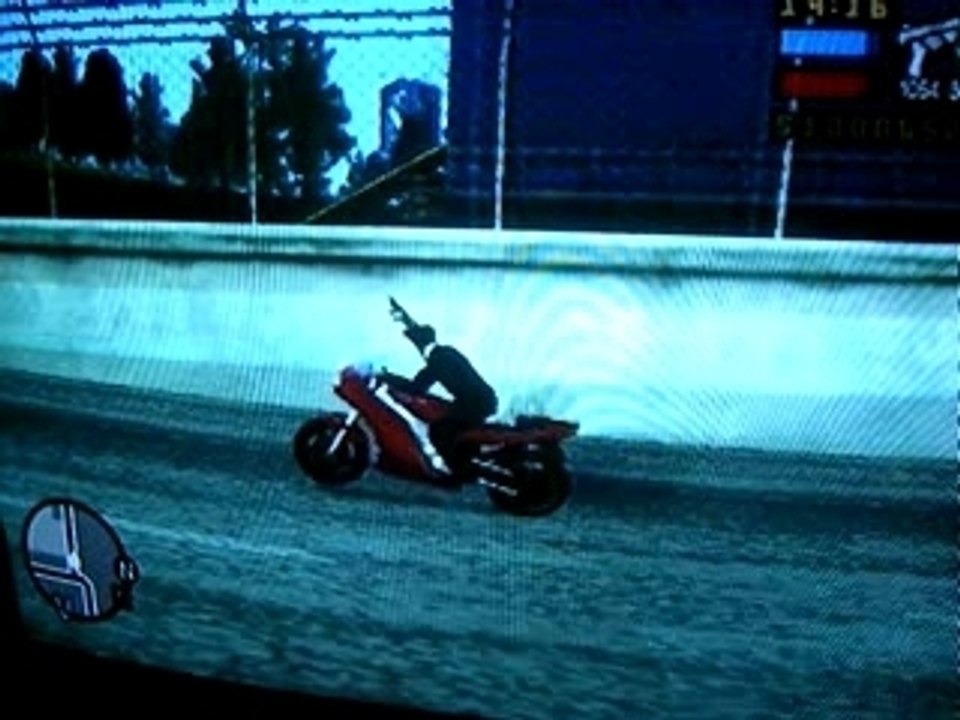 Petite cascade de moto dans gta liberty