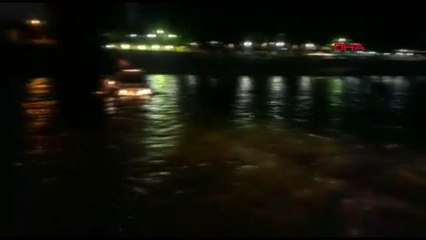 Nehir yükselince mahsur kaldılar