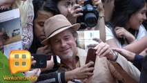 ¡GUAPÍSIMO Y COMPLACIENTE! Brad Pitt dio fotos y autógrafos en su visita a México. | Ventaneando