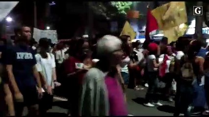 Télécharger la video: Manifestantes se encontram na Avenida Desembargador Santos Neves