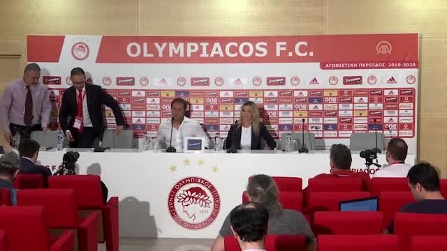Olympiakos'un teknik direktörü Pedro Martins