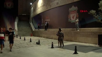 LİVERPOOL VE CHELSEALİ TARAFTARLAR SÜPER KUPA FİNAL MAÇINI BEKLİYOR