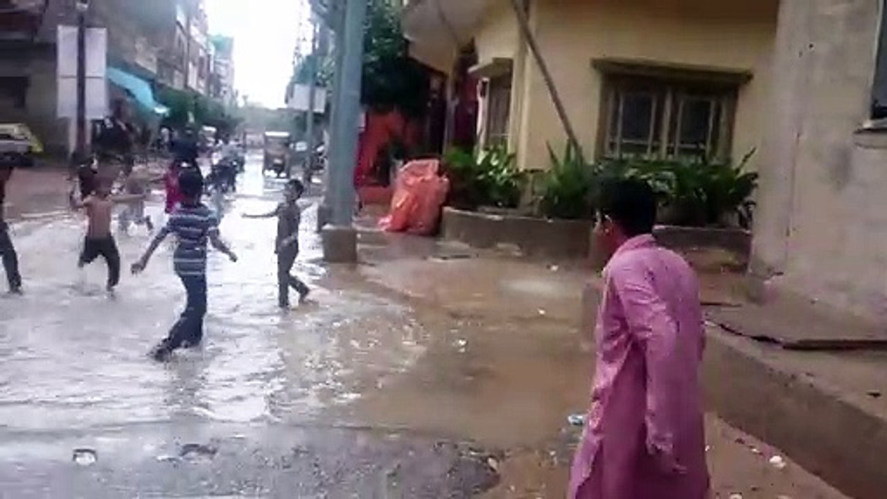 karachi rain & thunderstorm childrens playing please subscribe us
