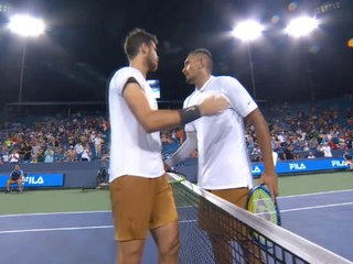 Cincinnati - Kyrgios se cache de l'arbitre pour casser deux raquettes