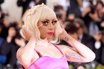 Lady Gaga bouleversée par El Paso, Dayton et Gilroy, passe à l'action