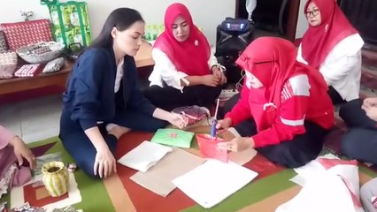 Jolene Marie Rotinsulu, Puteri Indonesia Lingkungan 2019 Bikin Kerajinan dari Plastik Bekas