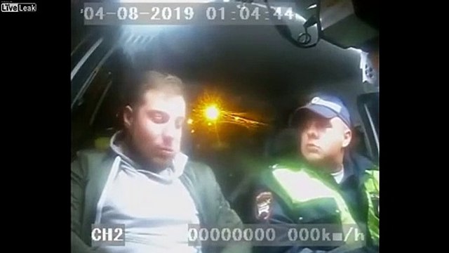 Il mange son permis de conduire lors de son arrestation par la police !