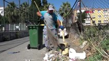 İZMİR Engelli temizlik personeli sokaklara sevgi ekiyor