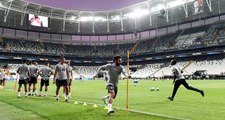 Liverpool ve Chelsea, Vodafone Park'taki son idmana engelli çocuklarla çıktı!