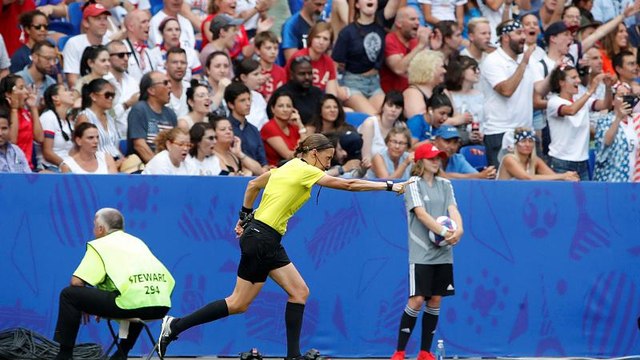 Endlich eine Frau : Frappart pfeift Supercup, Klopp freut sich