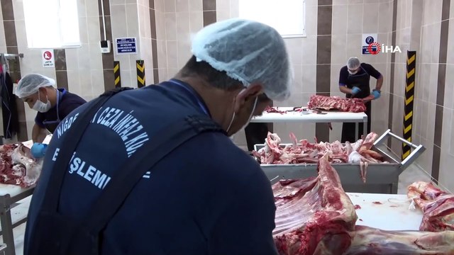 Mahkumlar hem meslek öğreniyor hem de üretime katkı sağlıyor