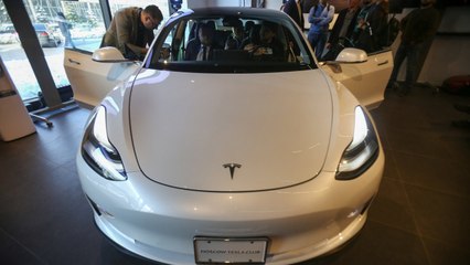 لحظة انفجار سيارة كهربائية في موسكو