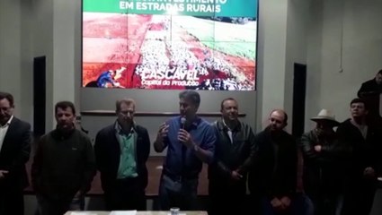 Prefeito assina liberação para  início dos 25 km de asfalto no interior de Cascavel