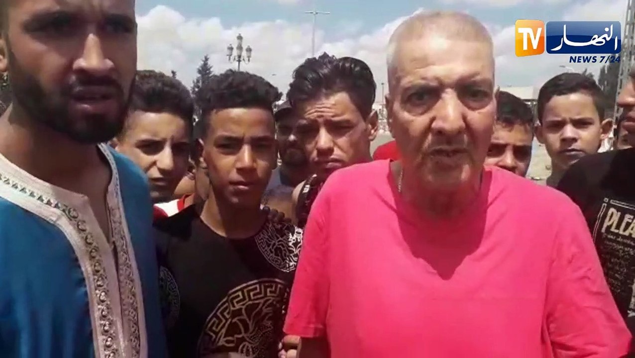 سطيف /محتجي قرية تيملوكة بعين أرنات يغلقون الطريق المؤدي إلى المطار بسبب مطالب تنموية