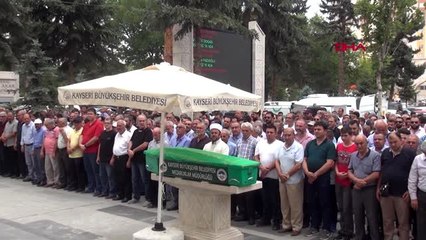 Üvey evlat olduğunu öğrenen Muhammed ve öldürdüğü yengesi toprağa verildi