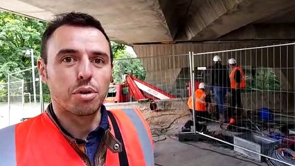 Metz - Le pont de 800 tonnes Victor-Demange soulevé pour mesures