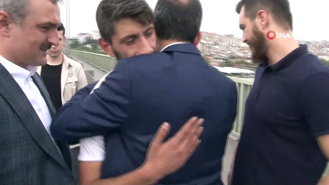 Bakan Kasapoğlu intihardan vazgeçirdi, aracına bindirdi