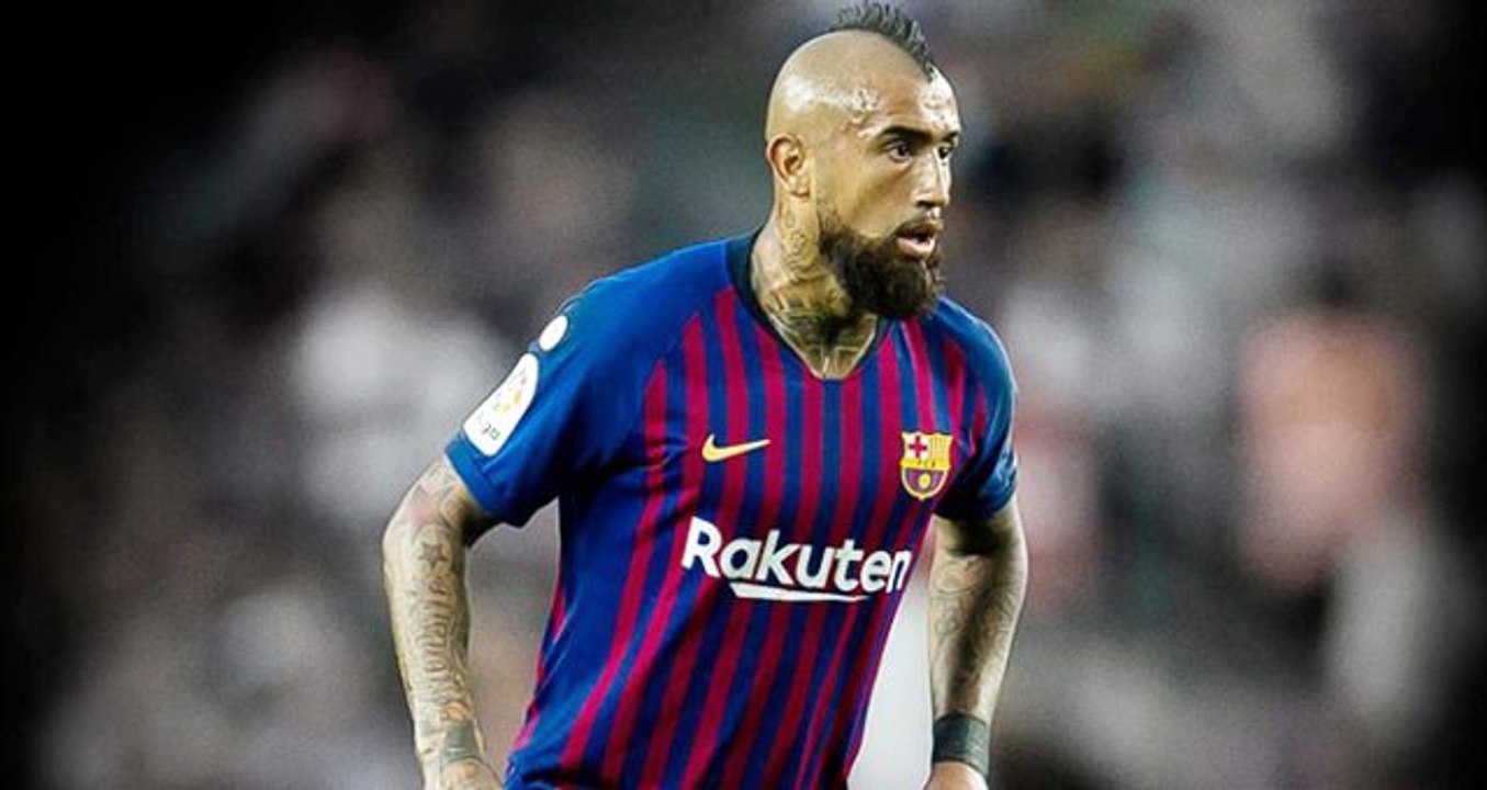Arturo Vidal, bir Beşiktaş taraftarının "Come to Beşiktaş" yorumunu beğendi