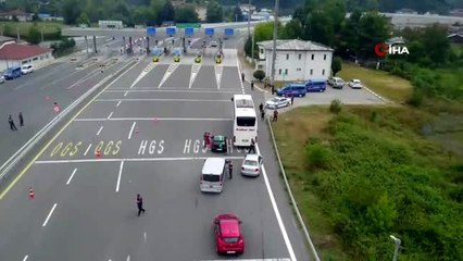 Sürücüden uygulama yapan jandarma ekiplerine jest