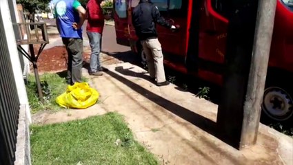 Ao consertar telhado, homem sofre queda no Santa Cruz