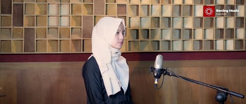 Disana Menanti Disini Menunggu - By Leviana