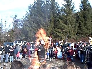 On a brûlé la sorcière au carnaval