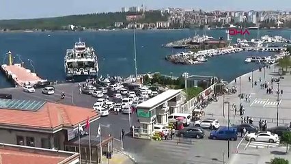 Çanakkale feribot iskelesinde tatilcilerin dönüş yoğunluğu
